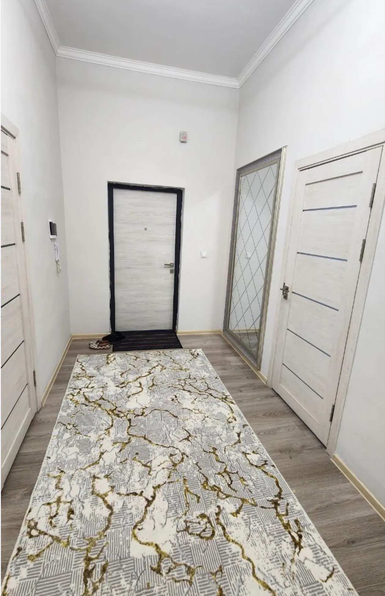 Сдаётся 3-комнатная квартира, 75 м², 1/16 этаж — Сергелийский район