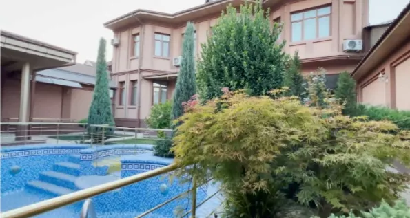 Сдаётся 6-комнатный дом, 4 сот., 400 м², 1/2 этаж — Мирзо-Улугбекский район