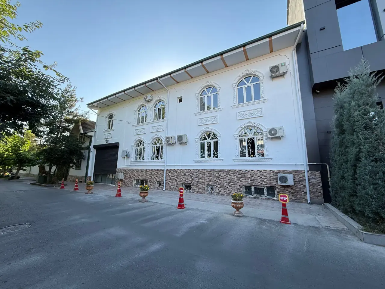 Sotiladi tijorat binosi, 400 m² — Yakkasaroy tumani