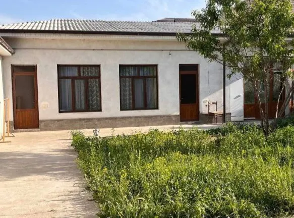 Сотилади 3 хонали ҳовли уй, 6 сотих, 70 м² — Қибрай тумани
