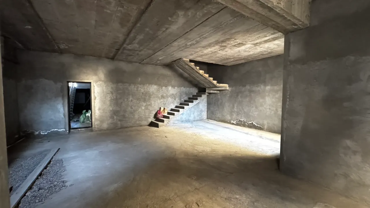 Продаётся 4-комнатная квартира, 188 м², 1/3 этаж — Сергелийский район