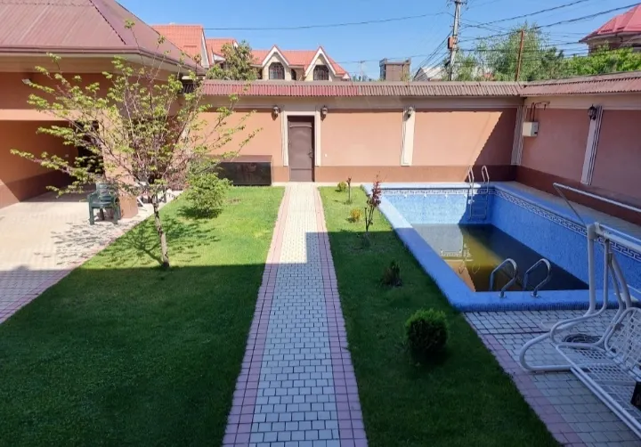 Sotiladi 6 xonali hovli uy, 4 sotix, 380 m² — Mirzo Ulugʻbek tumani