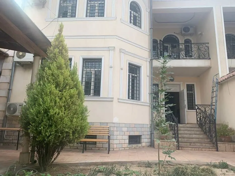 Сдаётся 6-комнатный дом, 3,2 сот., 395 м², 3 этажа — Яккасарайский район