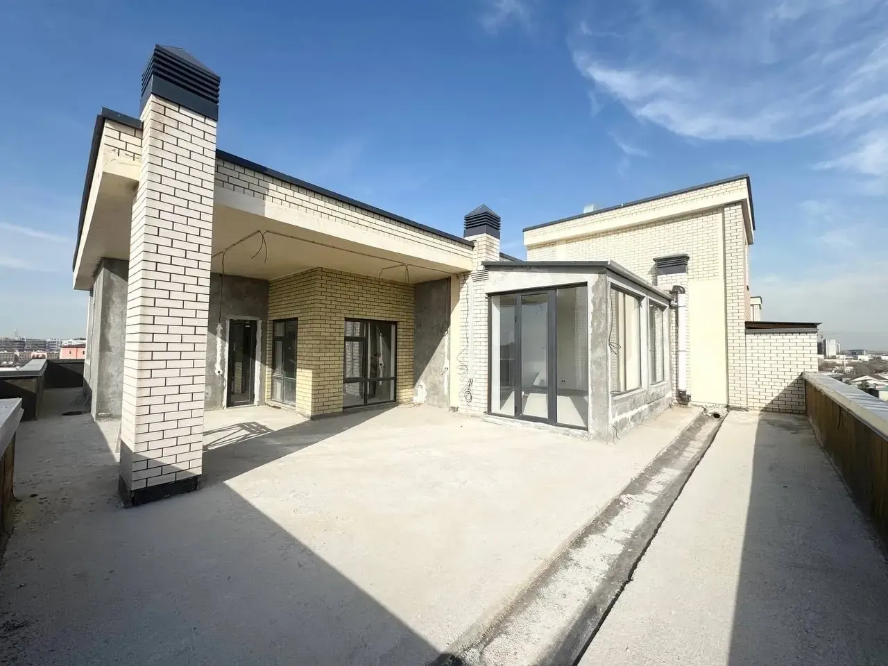 Sotiladi 5 xonali kvartira, 215 m², 9/9 qavat — Yashnobod tumani
