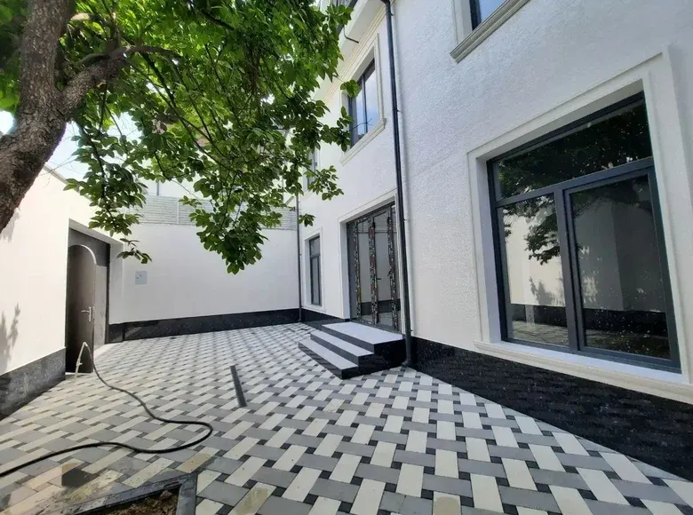 Sotiladi 5 xonali hovli uy, 100 m² — Olmazor tumani