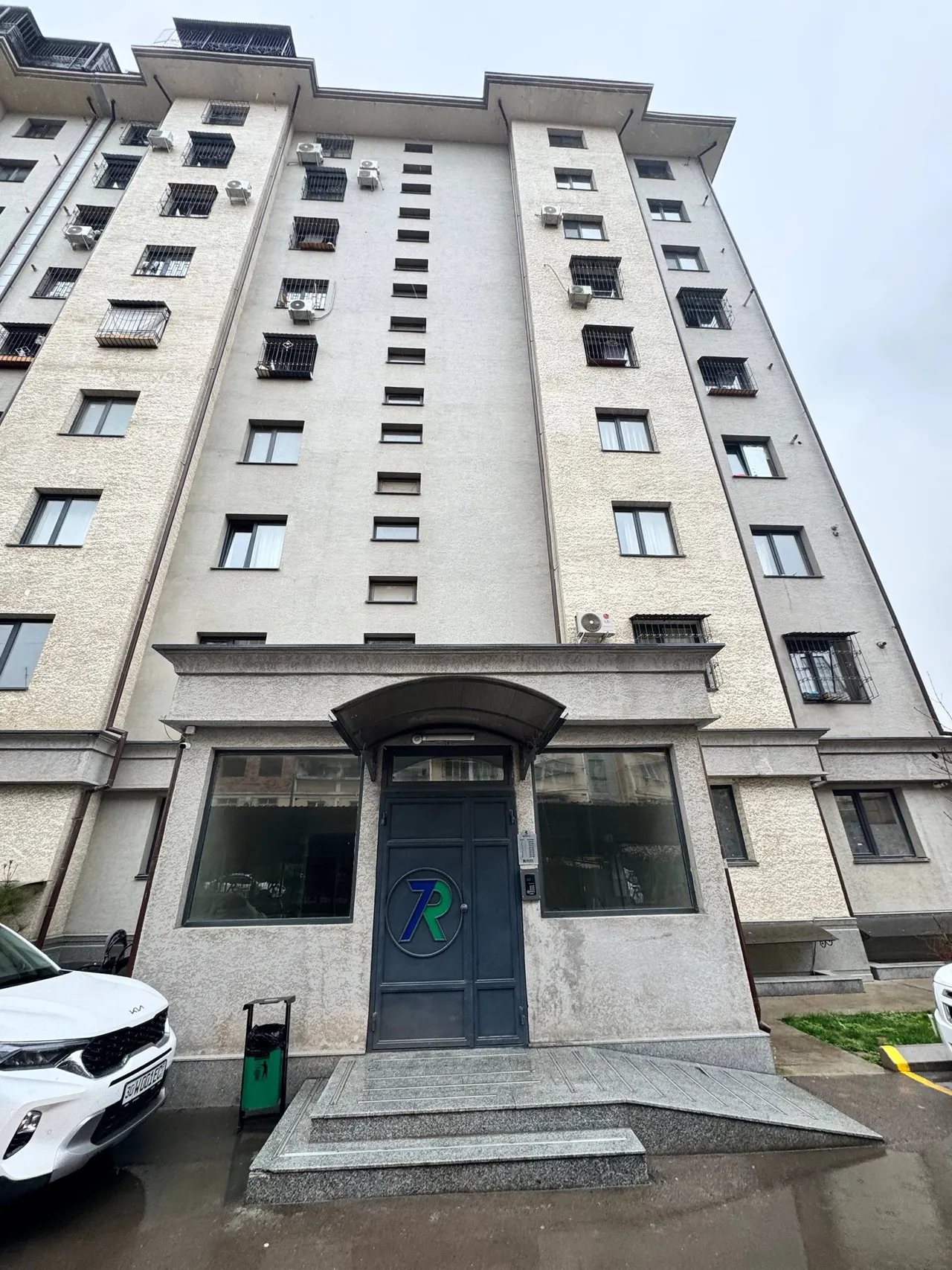 Продаётся 4-комнатная квартира, 116 м², 1/9 этаж — Сергелийский район