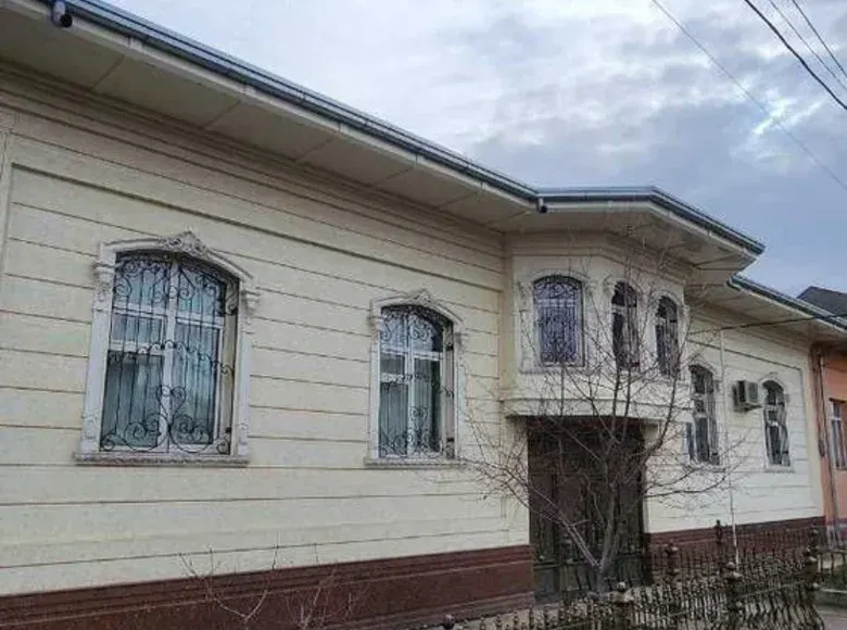 Сотилади 6 хонали ҳовли уй, 100 м² — Бектемир тумани