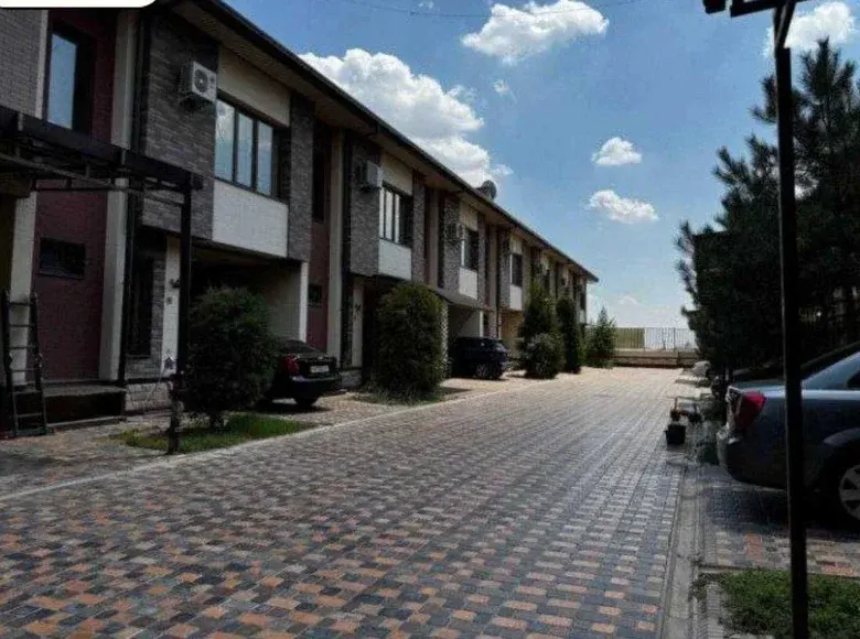 Сотилади 3 хонали ҳовли уй, 2 сотих, 160 м² — Мирзо Улуғбек тумани