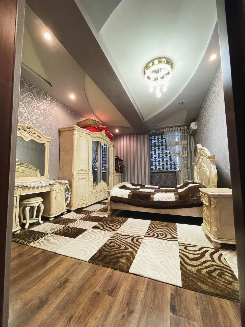 Сотилади 3 хонали квартира, 180 м², 2/9 қават — Миробод тумани
