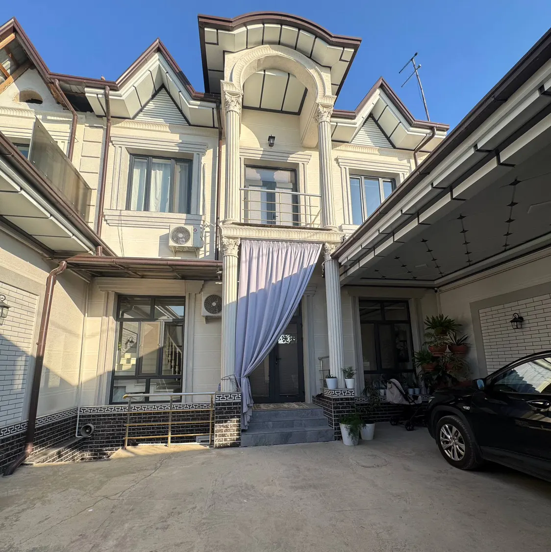 Сотилади 5 хонали ҳовли уй, 2,3 сотих, 195 м², 2 қаватли — Зангиота тумани