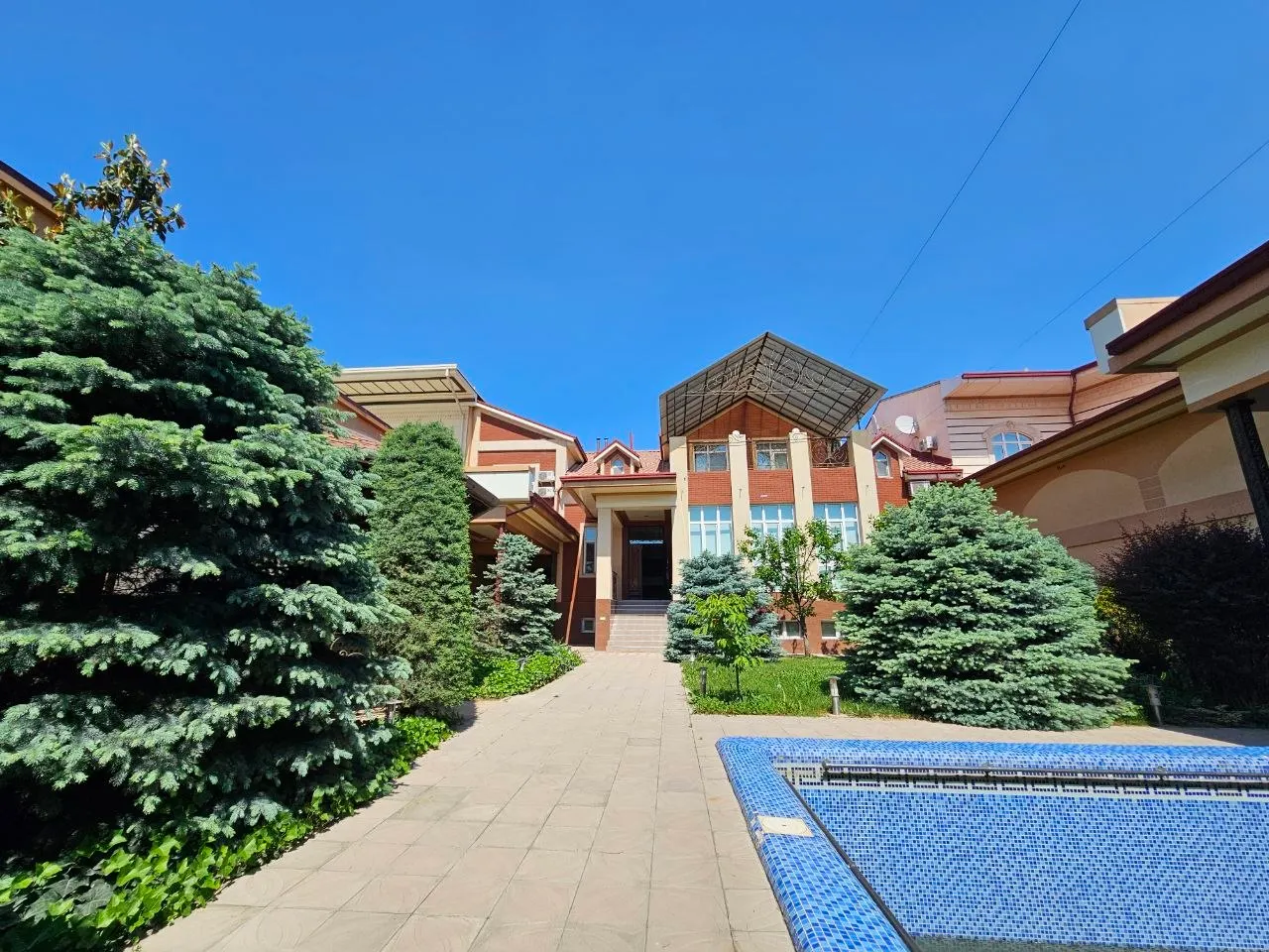 Сотилади 6 хонали ҳовли уй, 8 сотих, 500 м² — Юнусобод тумани