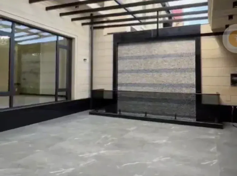 Sotiladi 8 xonali hovli uy, 4 sotix, 750 m², 2/3 qavat — Mirzo Ulugʻbek tumani