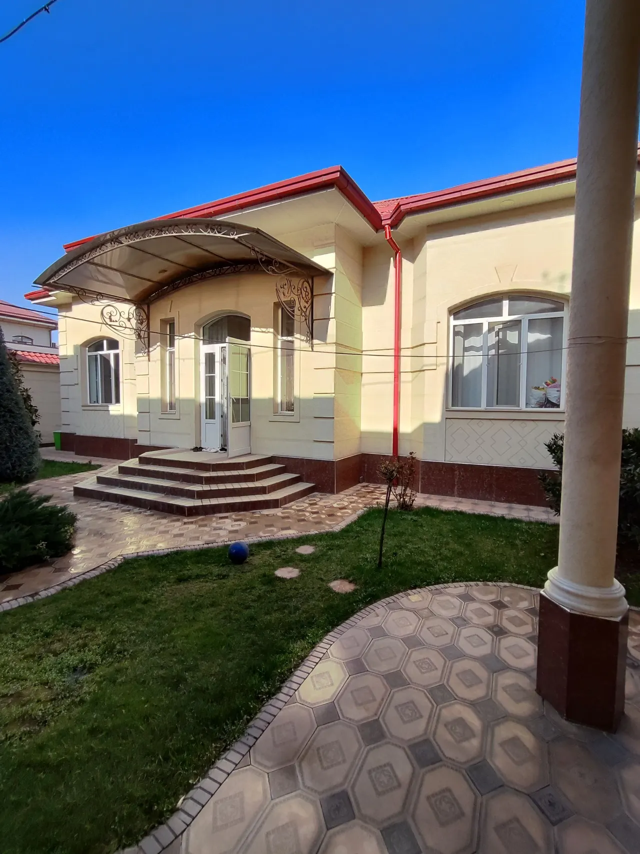 Сотилади 6 хонали ҳовли уй, 6 сотих, 300 м² — Яшнобод тумани