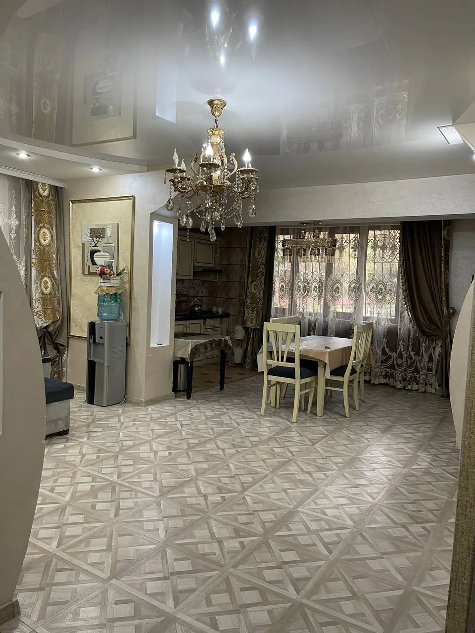 Ижарага берилади 5 хонали квартира, 150 м², 1/4 қават — Яккасарой тумани