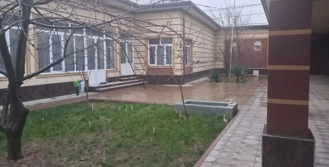 Ижарага берилади 10 хонали ҳовли уй, 7 сотих, 1 қаватли — Яшнобод тумани