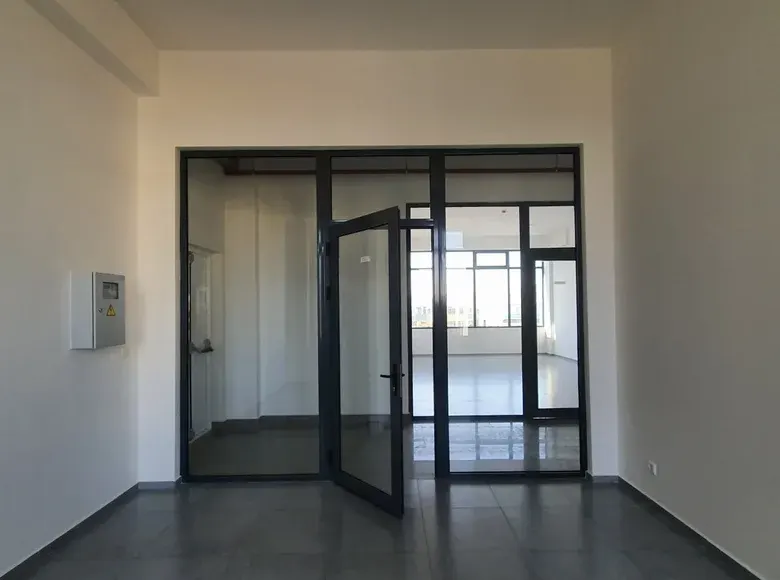 Сотилади тижорат биноси, 26 м², 2/2 қават — Янгиҳаёт тумани