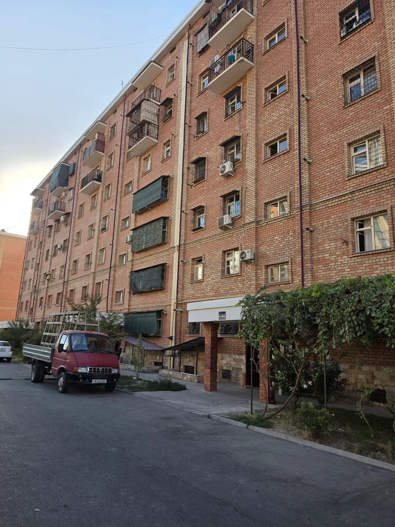 Сотилади 3 хонали квартира, 80 м², 1/7 қават — Сергели тумани