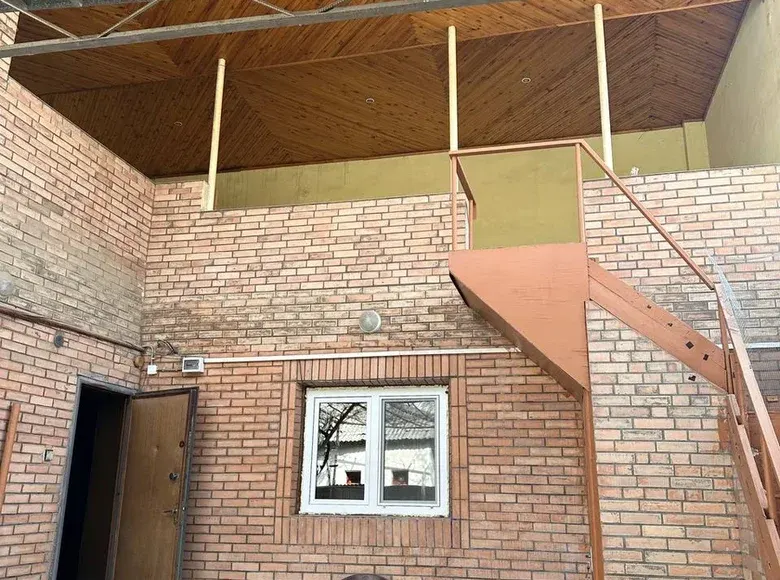 Сотилади 3 хонали ҳовли уй, 110 м², 2/2 қават — Мирзо Улуғбек тумани