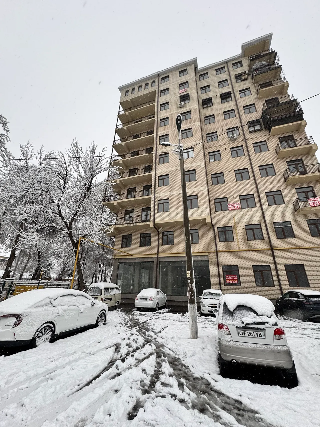 Sotiladi 3 xonali kvartira, 107 m², 3/10 qavat — Yangihayot tumani