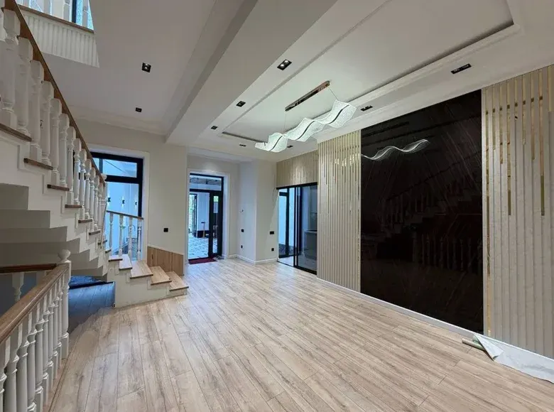 Сотилади 5 хонали ҳовли уй, 2 сотих, 250 м² — Юнусобод тумани