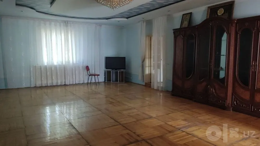 Сдаётся 5-комнатная квартира, 110 м², 1/1 этаж — Ташкентская область