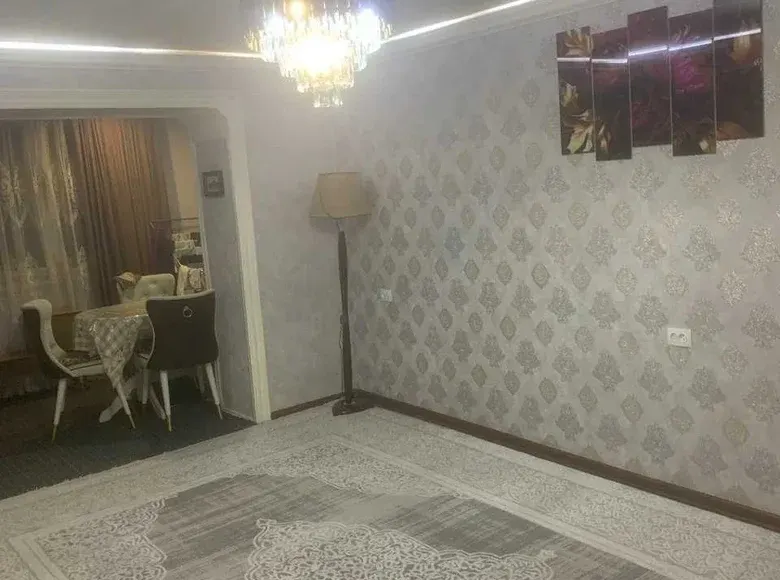 Продаётся 2-комнатная квартира, 55 м², 1/4 этаж — Чиланзарский район