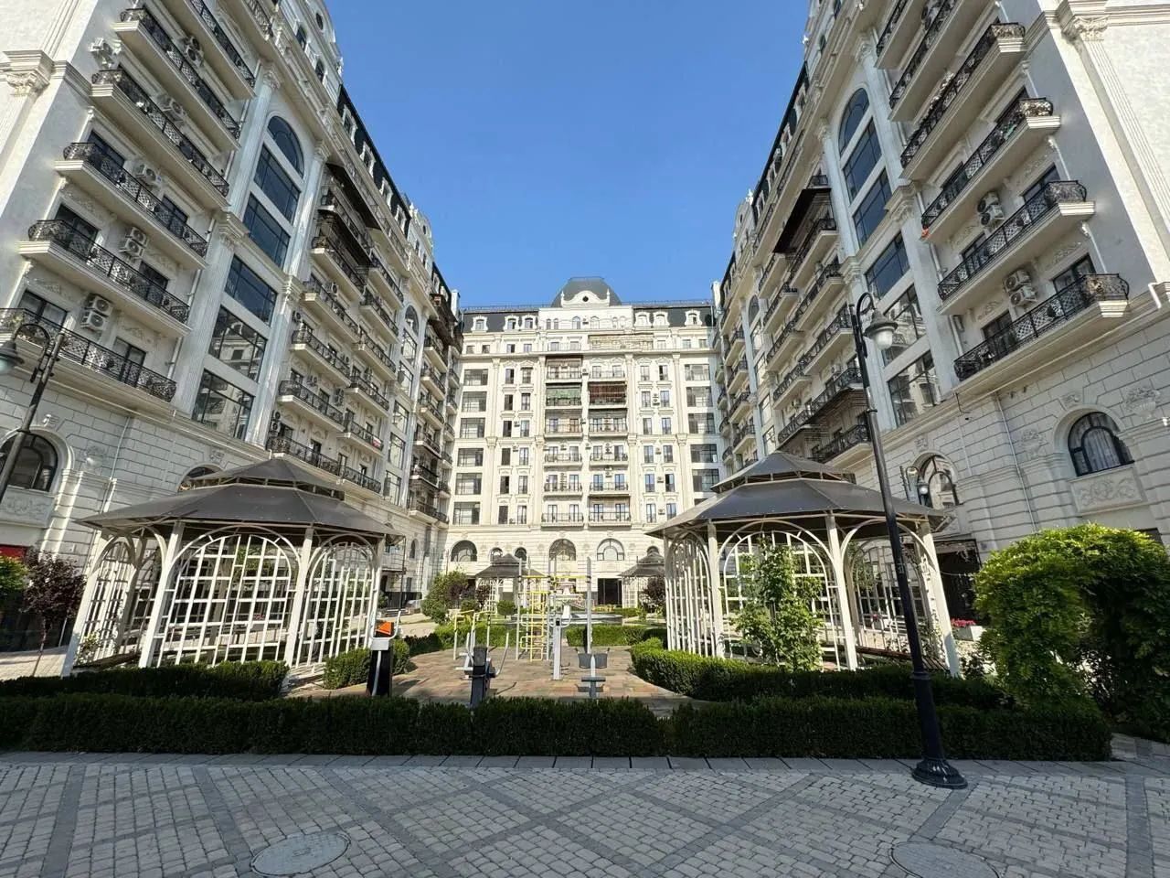 Продаётся 3-комнатная квартира, 100 м², 3/10 этаж — Юнусабадский район