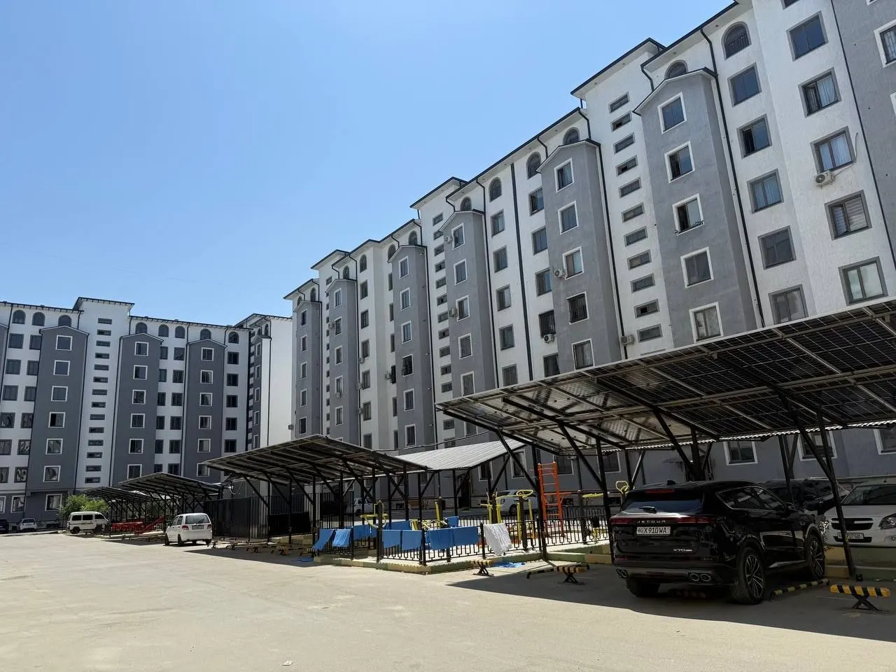 Sotiladi 2 xonali kvartira, 60 m², 1/8 qavat — Buxoro shahri