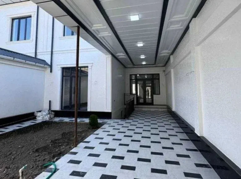 Сотилади 7 хонали ҳовли уй, 0.8 сотих, 220 м² — Бектемир тумани