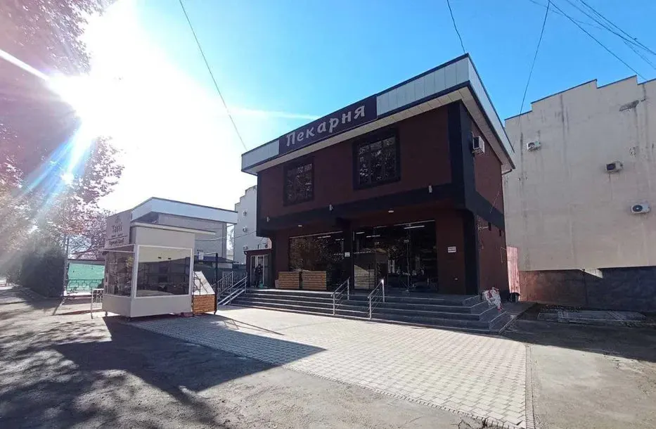 Сотилади тижорат биноси, 220 м², 2/2 қават — Мирзо Улуғбек тумани