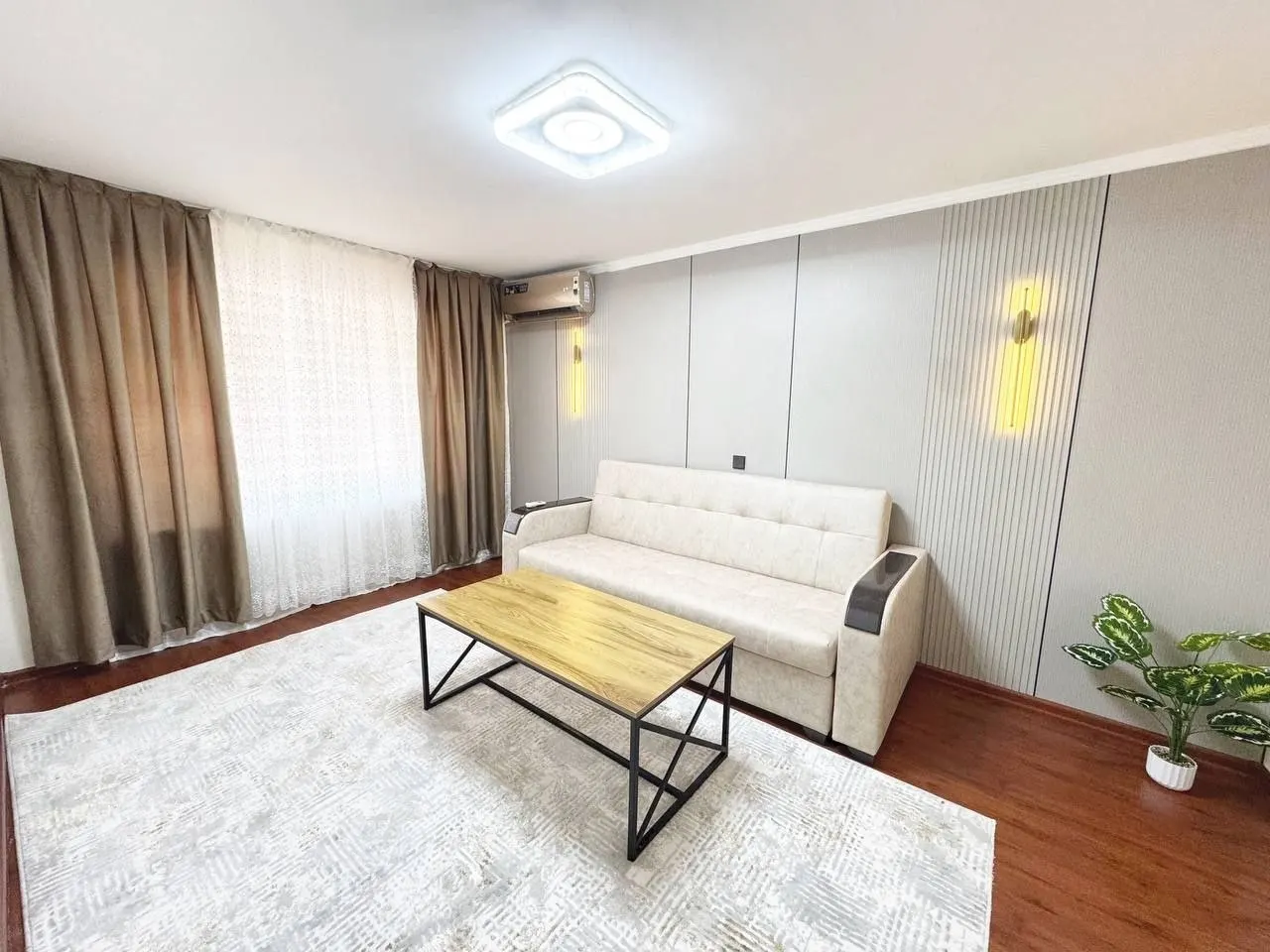 Продаётся 1-комнатная квартира, 28 м², 1/4 этаж — Чиланзарский район
