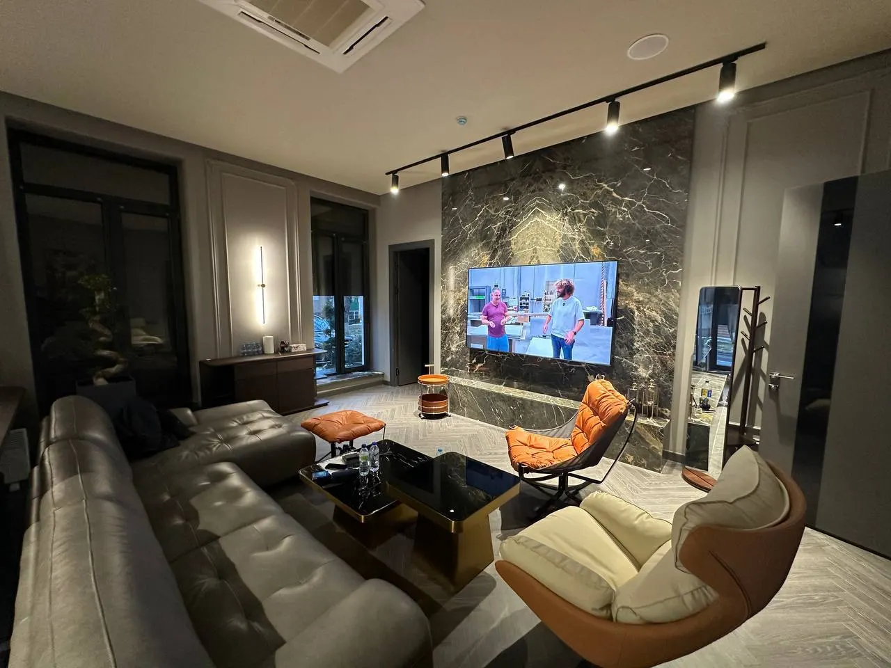 Sotiladi tijorat binosi, 700 m² — Mirzo Ulugʻbek tumani