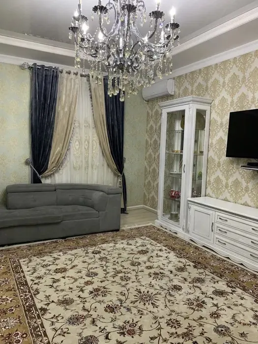 Сдаётся 4-комнатная квартира, 120 м², 4/5 этаж — Яккасарайский район