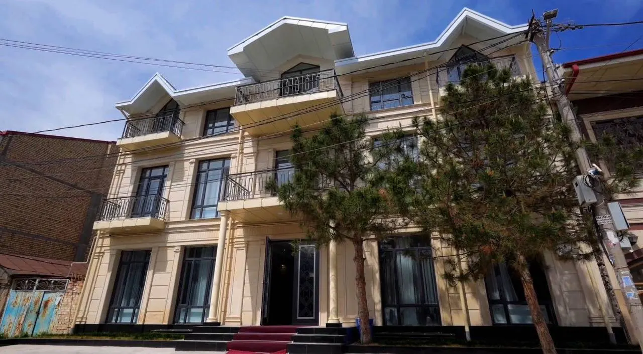 Sotiladi tijorat binosi, 1500 m², 7 sotix, 3/3 qavat — Yakkasaroy tumani