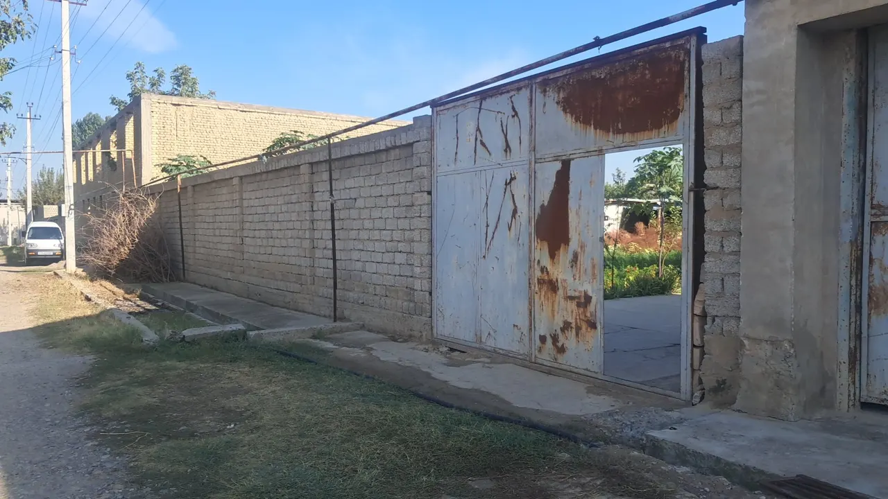 Sotiladi hovli uy, 10 sotix, 1 qavatli — Yangiyoʻl tumani