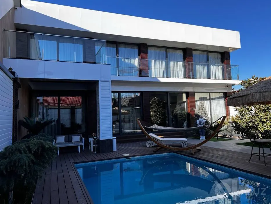 Ijaraga beriladi 4 xonali hovli uy, 3,5 sotix, 270 m², 3 qavatli — Mirobod tumani