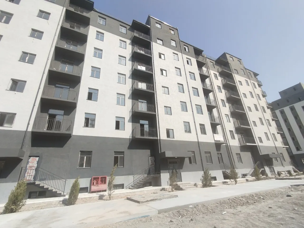 Sotiladi 3 xonali kvartira, 79.5 m², 2/7 qavat — Hazorasp tumani