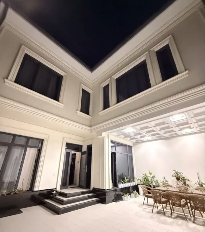 Sotiladi 6 xonali hovli uy, 1,3 sotix, 3 qavatli — Yunusobod tumani