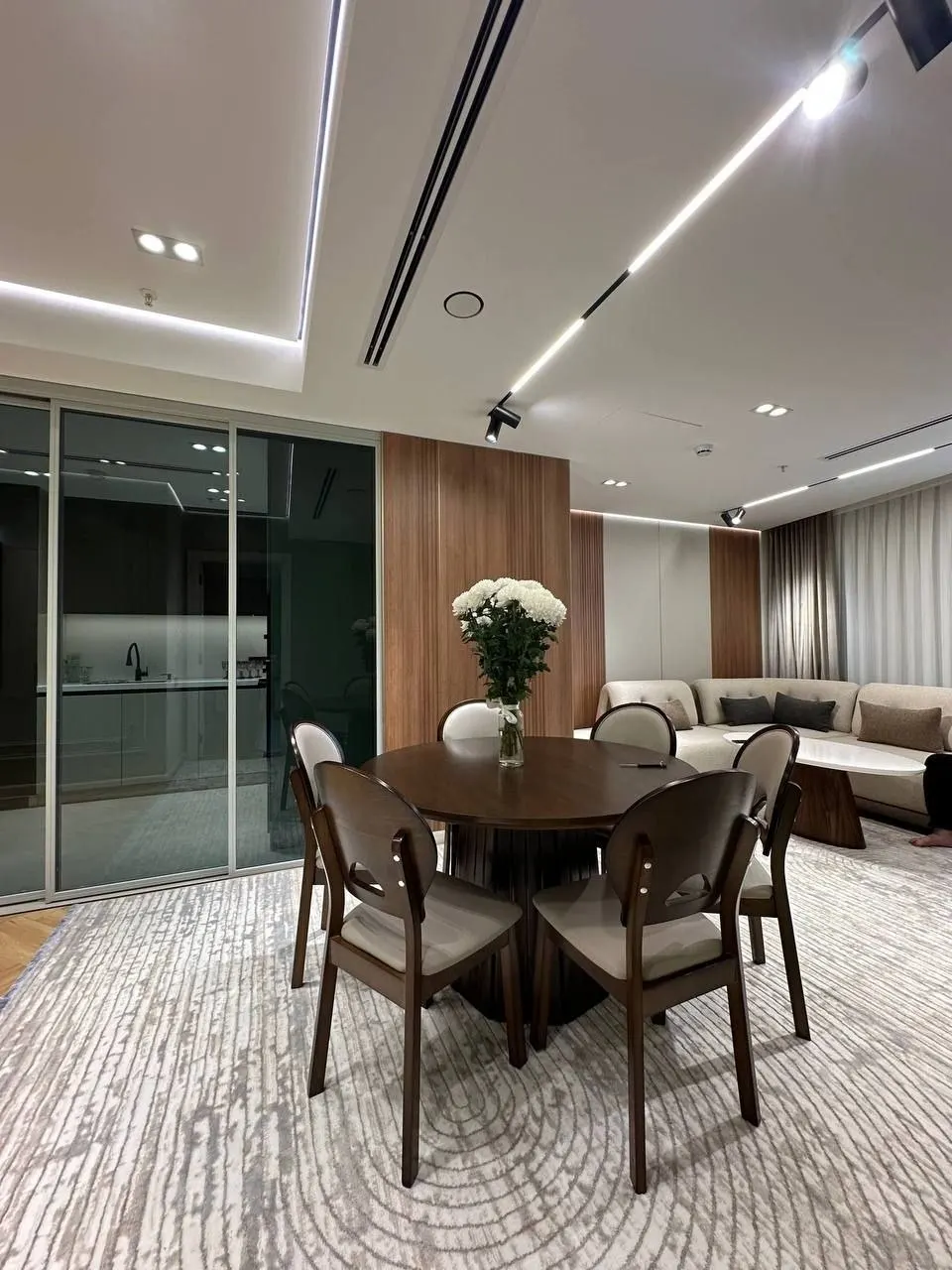 Sotiladi 3 xonali kvartira, 100 m², 33/47 qavat — Yakkasaroy tumani