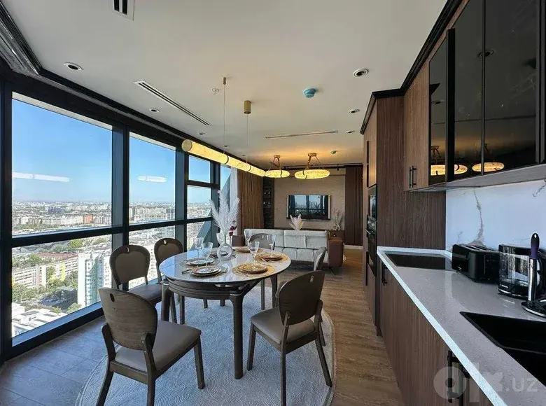 Продаётся 2-комнатная квартира, 58 м², 23/52 этаж — Яккасарайский район