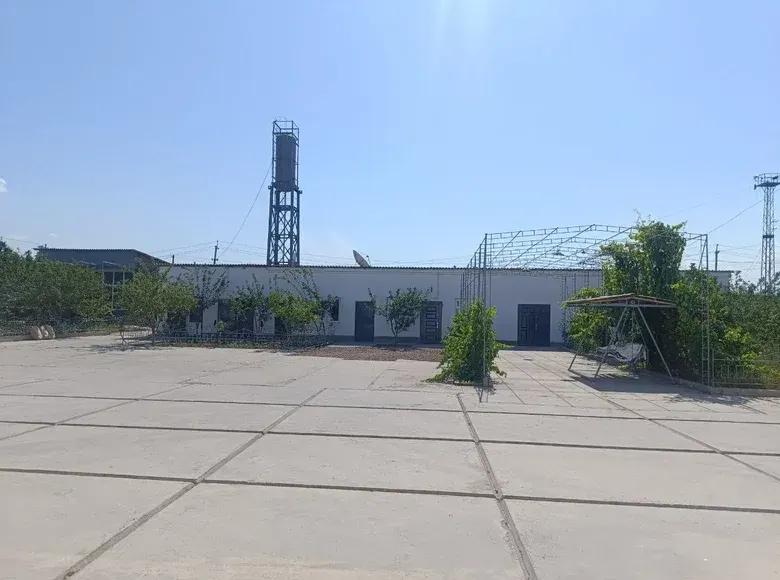 Сотилади тижорат биноси, 2170 м² — Оҳангарон шаҳри