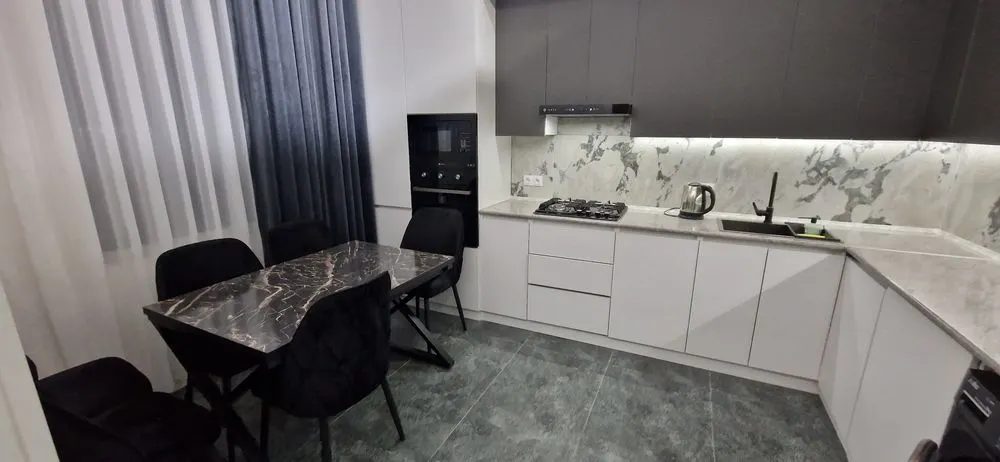 Сдаётся 6-комнатный дом, 220 м², 2 этажа — Сергелийский район