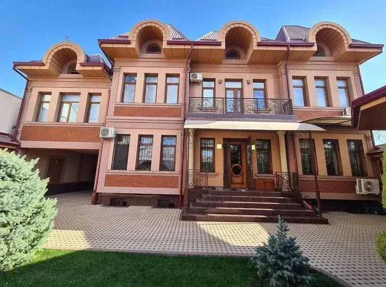 Сотилади 7 хонали ҳовли уй, 750 м² — Мирзо Улуғбек тумани