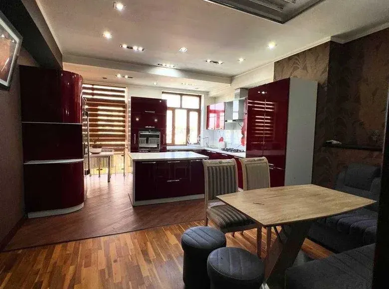 Ijaraga beriladi 4 xonali kvartira, 170 m², 4/8 qavat — Yakkasaroy tumani