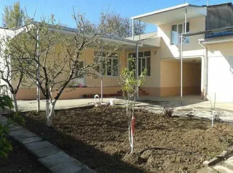 Сотилади 9 хонали ҳовли уй, 141 м² — Олмазор тумани