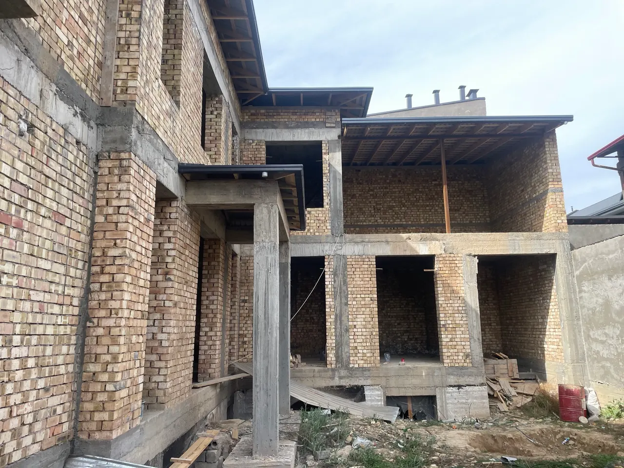 Sotiladi hovli uy, 4 sotix, 3 qavatli — Uchtepa tumani
