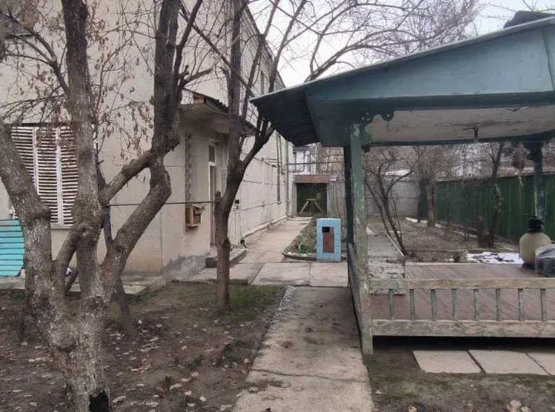 Sotiladi 6 xonali hovli uy — Mirzo Ulugʻbek tumani