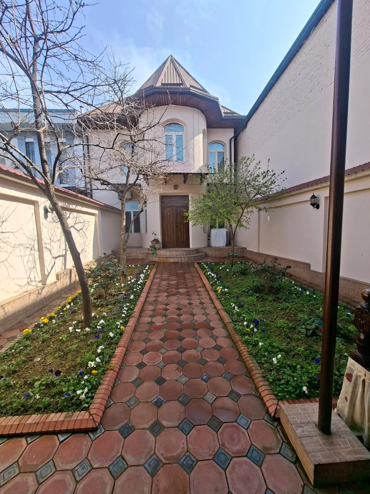 Сотилади 5 хонали ҳовли уй, 4 сотих, 400 м², 2 қаватли — Мирзо Улуғбек тумани