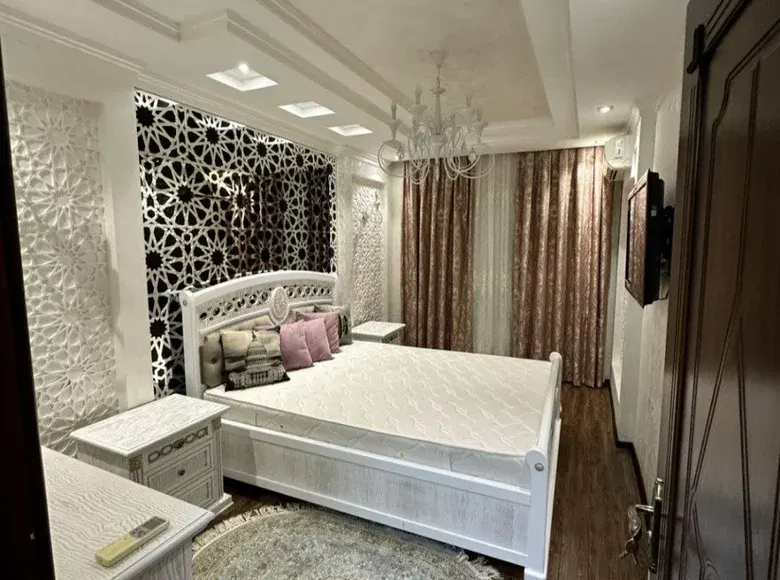 Продаётся 4-комнатная квартира, 100 м², 1/9 этаж — Яккасарайский район
