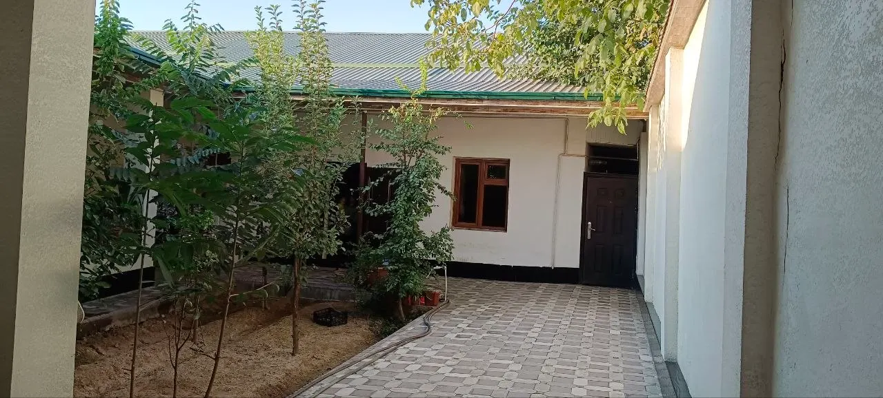 Sotiladi 5 xonali hovli uy, 4 sotix — Bektemir tumani